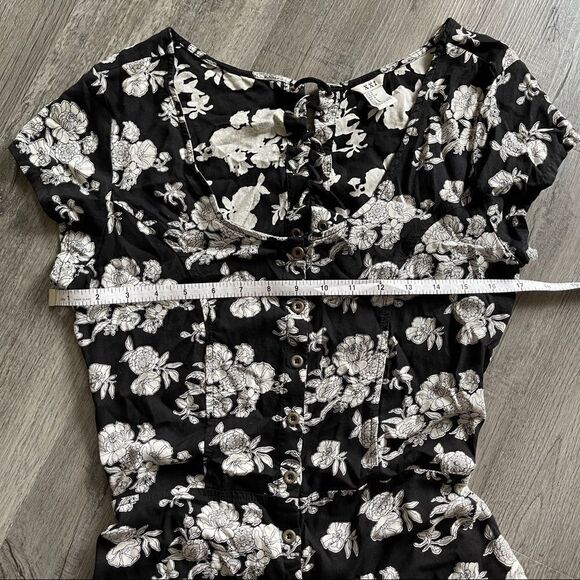 Floral Romper With Lace Up Back - Picture 7 of 13